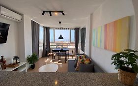 Apartamento con impresionante vista, piscina y parking